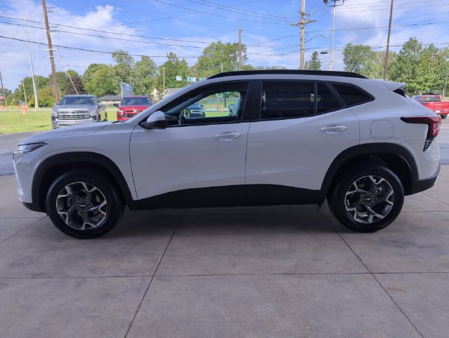 Used 2025 Chevrolet Trax LT w/ LT Convenience Package FWD image 5