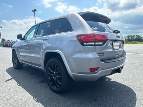 Used 2020 Jeep Grand Cherokee Altitude AWD/4WD image 14