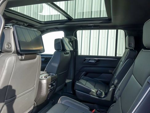 New 2026 Chevrolet Suburban Premier image 18