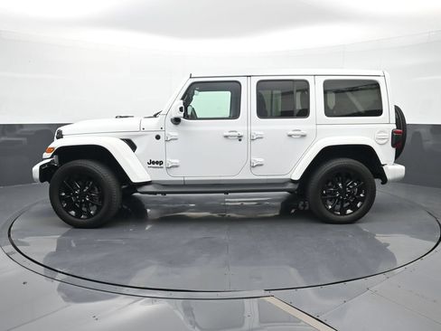 Used 2021 Jeep Wrangler Unlimited Sahara AWD/4WD image 2