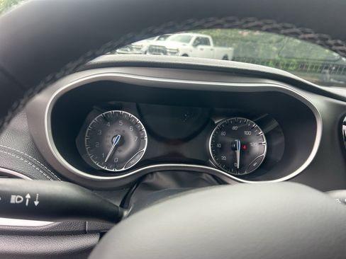New 2027 Chrysler Pacifica Select FWD image 20