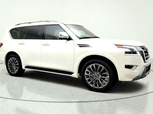 Used 2024 Nissan Armada Platinum w/ Captain's Chairs Package RWD image 3