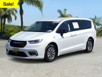 Used 2024 Chrysler Pacifica Limited