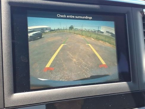 Used 2019 Chrysler Pacifica Touring-L FWD image 21