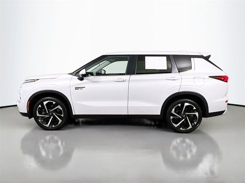Used 2024 Mitsubishi Outlander SE image 4