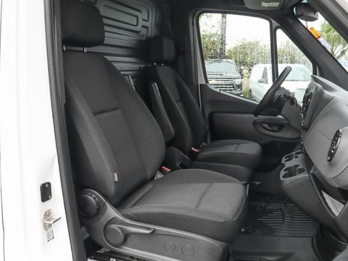 Used 2021 Mercedes-Benz Sprinter 2500 image 36