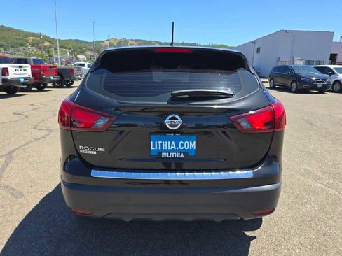 Used 2018 Nissan Rogue Sport S w/ S Appearance Package FWD image 4