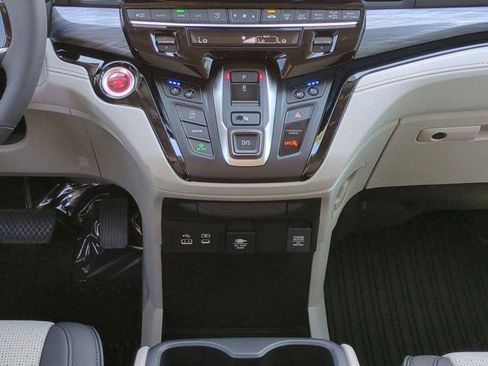 New 2026 Honda Odyssey Elite image 17