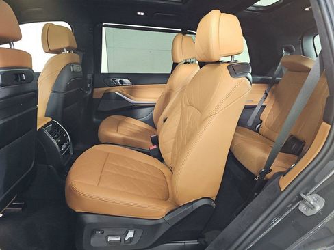 Used 2024 BMW X7 xDrive40i w/ M Sport Package AWD/4WD image 9