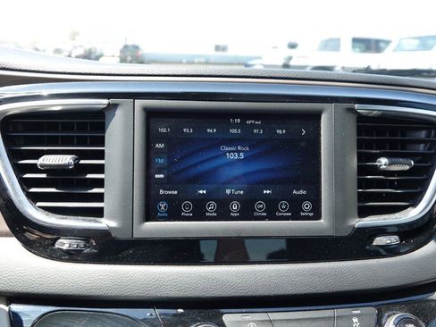 Used 2020 Chrysler Voyager Lxi image 24