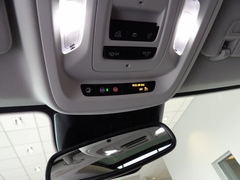 Used 2025 Buick Envision Preferred image 14