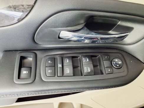 Used 2020 Dodge Grand Caravan SE image 16