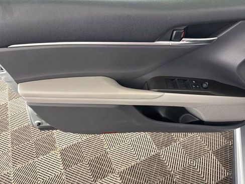 Used 2022 Toyota Camry SE image 18
