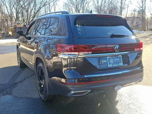 Certified 2025 Volkswagen Atlas SE image 8