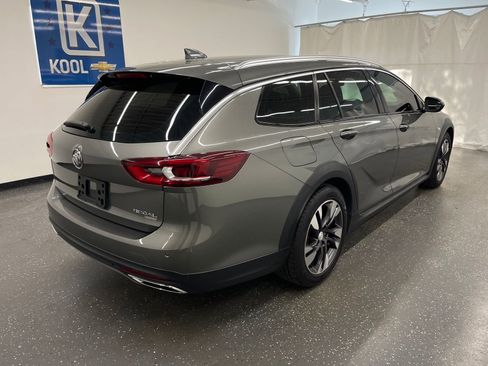 Used 2019 Buick Regal Preferred w/ Driver Confidence Package I image 2
