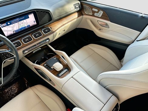 Used 2025 Mercedes-Benz GLS 450 4MATIC image 25