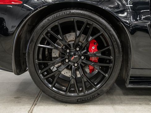 Used 2013 Chevrolet Corvette Z06 w/ 3LZ Preferred Equipment Group RWD image 39
