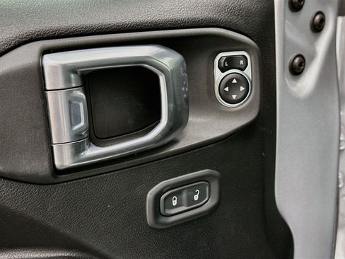 Used 2022 Jeep Wrangler Unlimited Rubicon 4xe AWD/4WD image 15