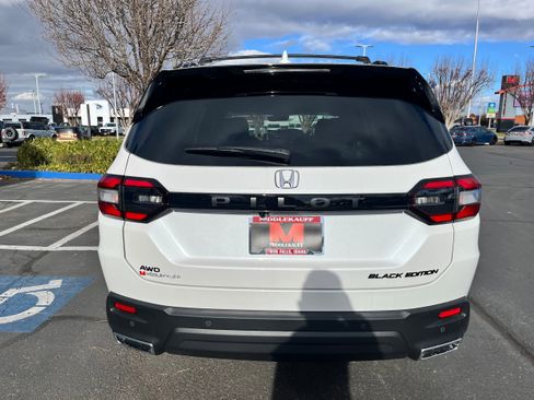 New 2025 Honda Pilot Black Edition image 7