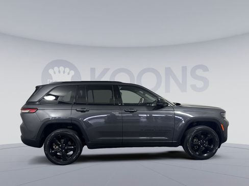 Used 2023 Jeep Grand Cherokee Altitude AWD/4WD image 8