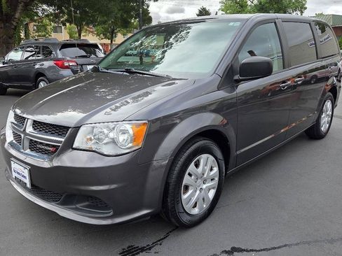 Used 2018 Dodge Grand Caravan SE w/ UConnect Hands-Free Group FWD image 2