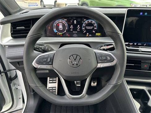 New 2026 Volkswagen Tiguan SE R-Line image 18