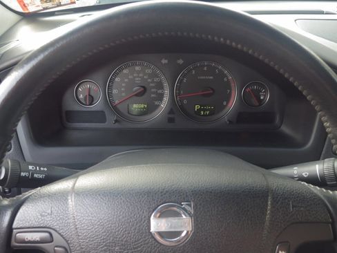 Used 2004 Volvo V70 image 8