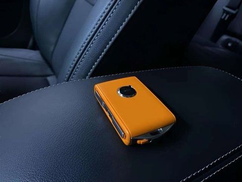 Used 2025 Volvo XC40 B5 Plus image 88