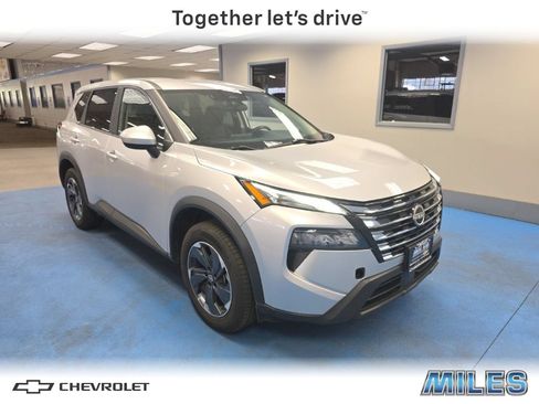 Used 2024 Nissan Rogue SV FWD image 1