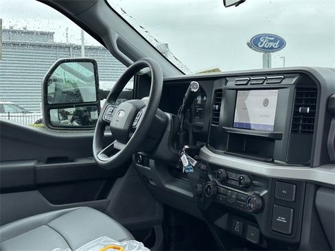 New 2024 Ford F550 4x4 Regular Cab Super Duty image 32