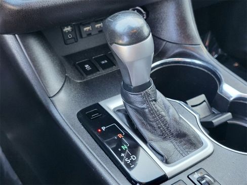 Used 2019 Toyota Highlander XLE image 25