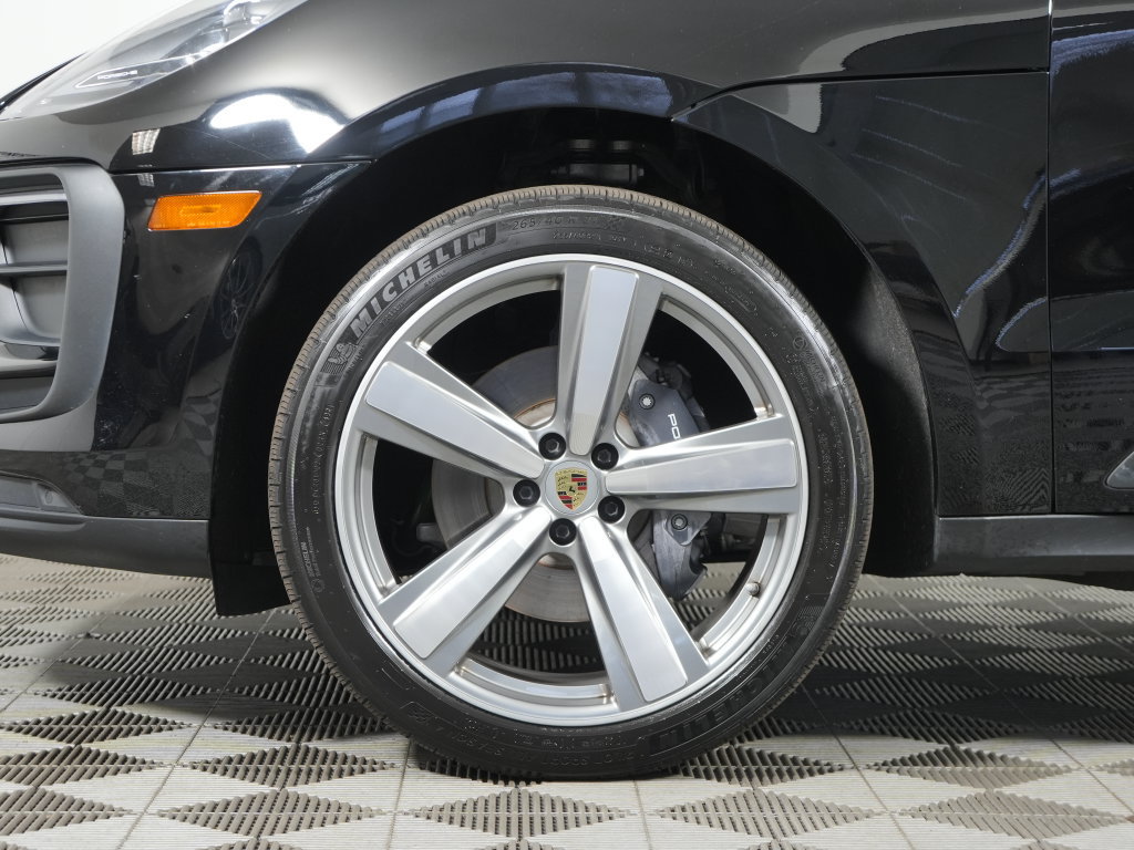 Certified 2024 Porsche Macan w/ Premium Plus Package AWD/4WD image 13