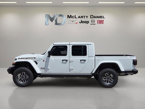 New 2025 Jeep Gladiator Mojave image 3
