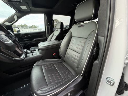 Used 2024 GMC Sierra 1500 AT4X image 18