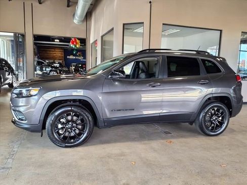 Used 2023 Jeep Cherokee Altitude Lux image 5