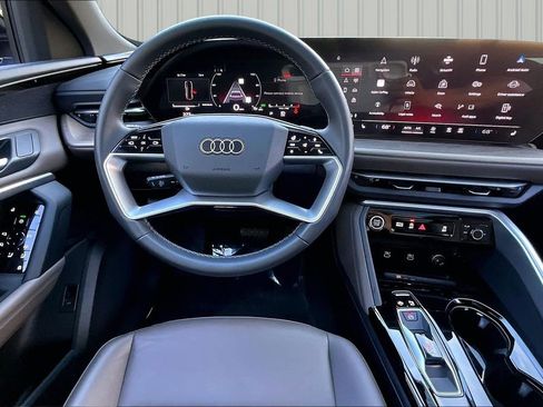 Used 2025 Audi Q5 Premium w/ Convenience Package AWD/4WD image 8