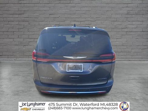 Used 2023 Chrysler Pacifica Limited FWD image 4