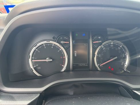 Used 2024 Toyota 4Runner TRD Off-Road Premium AWD/4WD image 9