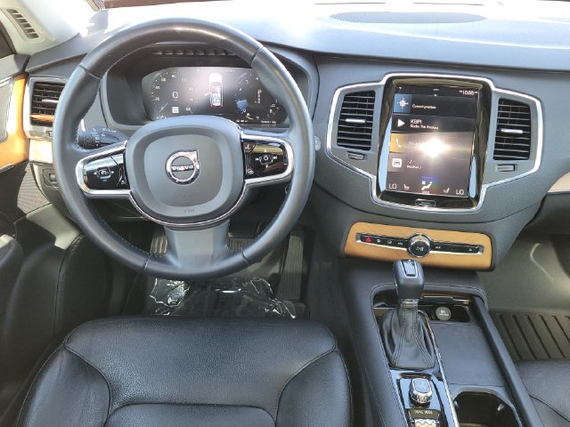 Used 2021 Volvo XC90 T6 Momentum AWD/4WD image 13