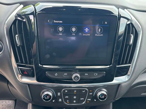 Used 2023 Chevrolet Traverse LT w/ Rear Camera Mirror Package AWD/4WD image 9