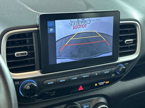 Used 2025 Hyundai Venue SEL FWD image 19