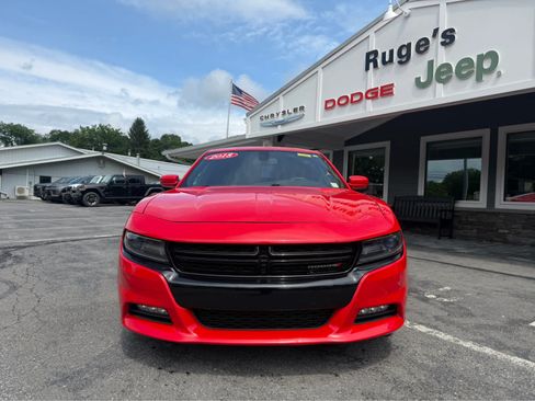 Used 2018 Dodge Charger R/T RWD image 2