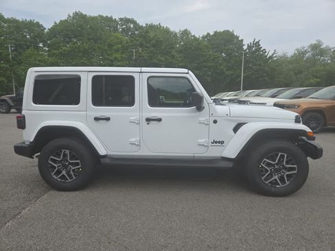 New 2026 Jeep Wrangler Unlimited Sahara AWD/4WD image 3