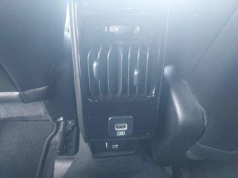 Used 2025 Jeep Compass Latitude AWD/4WD image 11