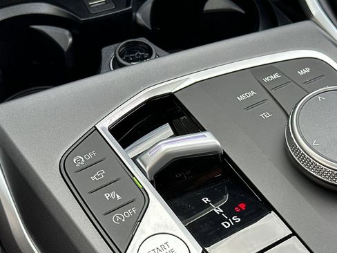 Used 2025 BMW 230i Coupe w/ Premium Package image 18