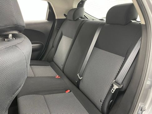 Used 2015 Nissan Juke S FWD image 33