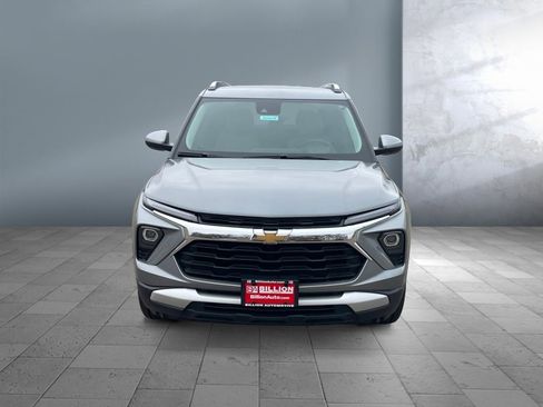 Used 2025 Chevrolet TrailBlazer LT FWD image 2