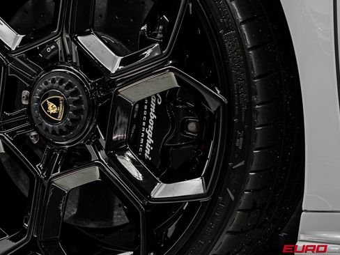 Used 2023 Lamborghini Huracan Tecnica image 23