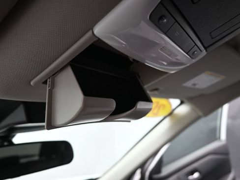Used 2024 Nissan Rogue SV FWD image 40