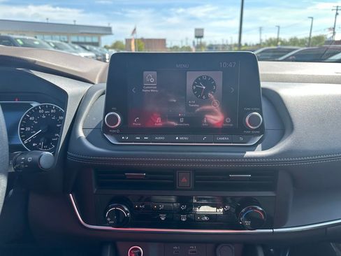 Used 2023 Nissan Rogue S AWD/4WD image 19